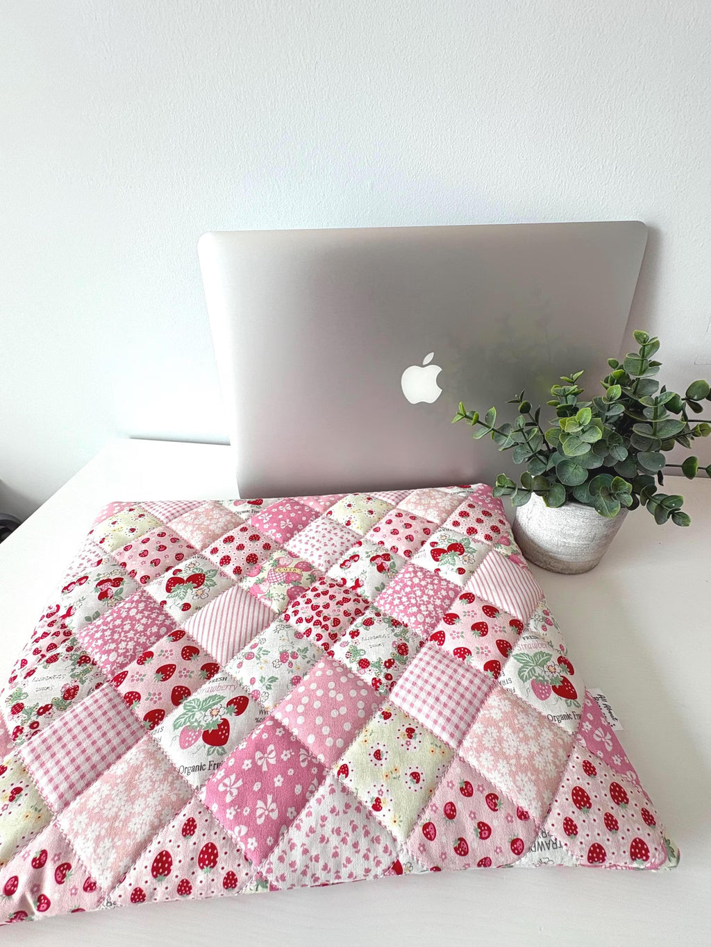 Quilted Strawberry Patchwork I pad and Laptop Sleeve, Pink Puffy Padded Case