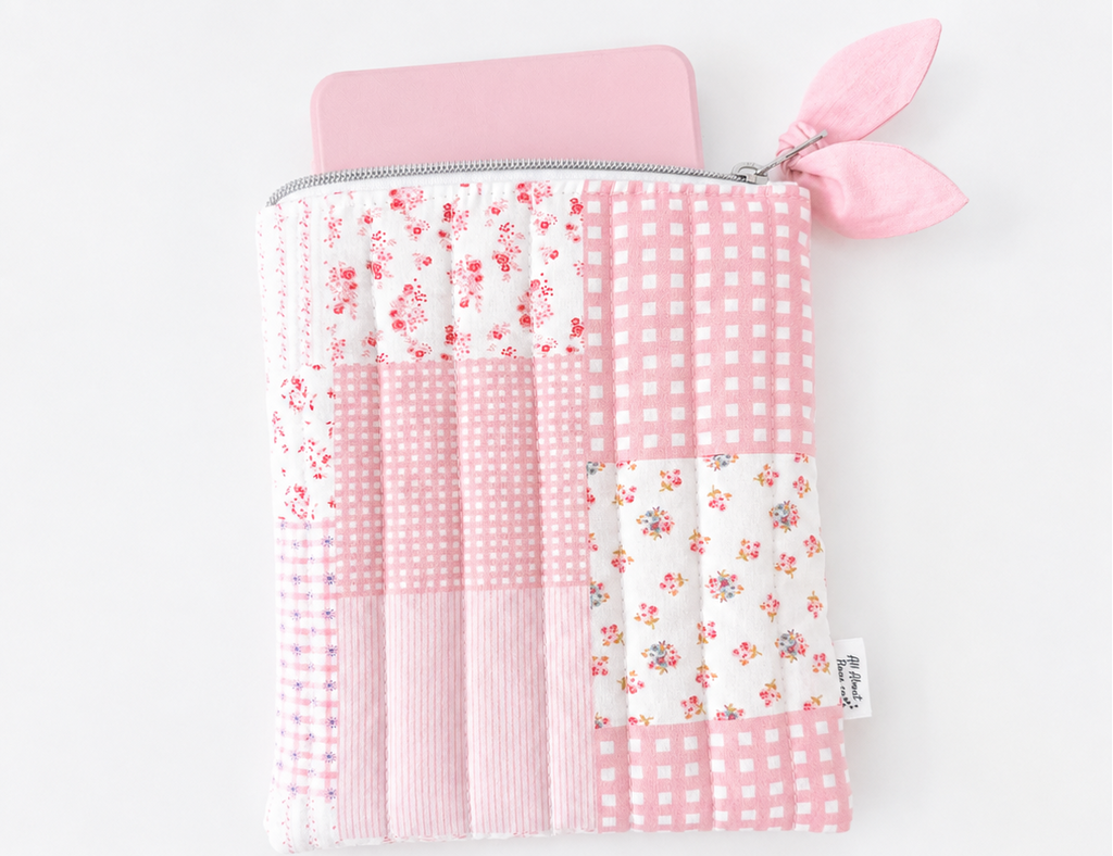 Housse de liseuse matelassée en vichy patchwork rose pêche : Housse de liseuse en coton matelassé