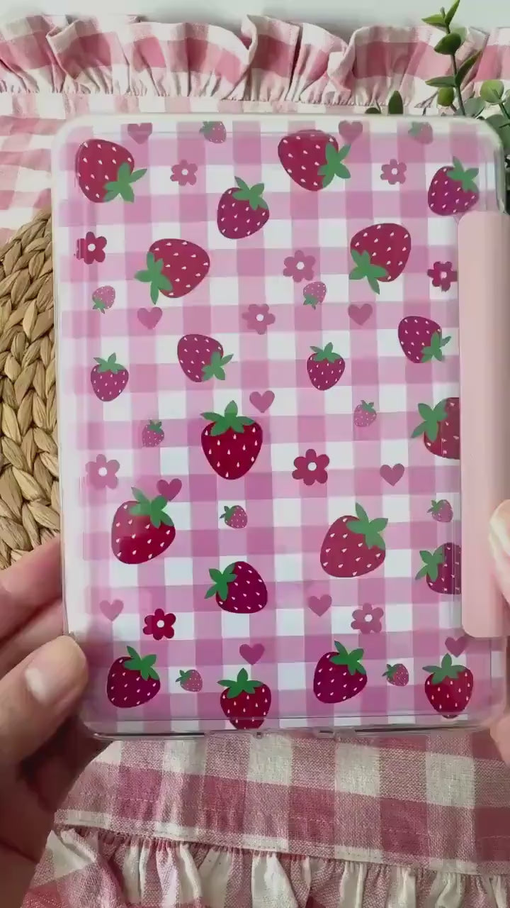 Inserts Kindle et Kobo, motifs patchwork fraise et timbres : accessoire liseuse livresque